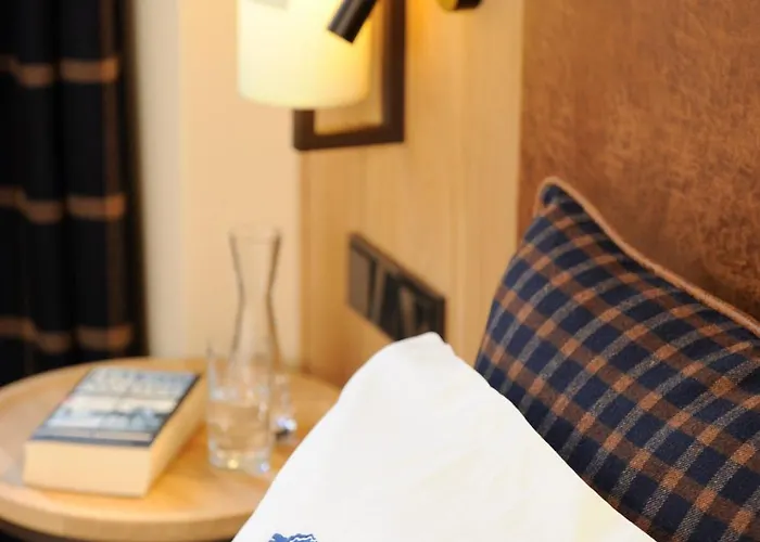 호텔 블라우어 복 3*